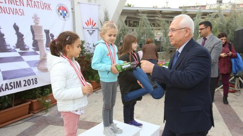 Başöğretmen Atatürk Satranç Turnuvası törenle son buldu - Resim : 1