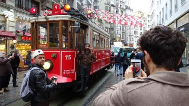 İstiklal Caddesi'nde hareketlilik! Bir garip olay - Resim : 1