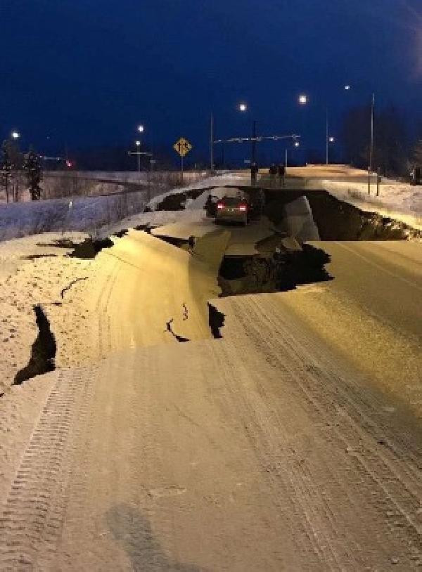 ABD'de deprem sonrası dehşet görüntüler - Resim : 1