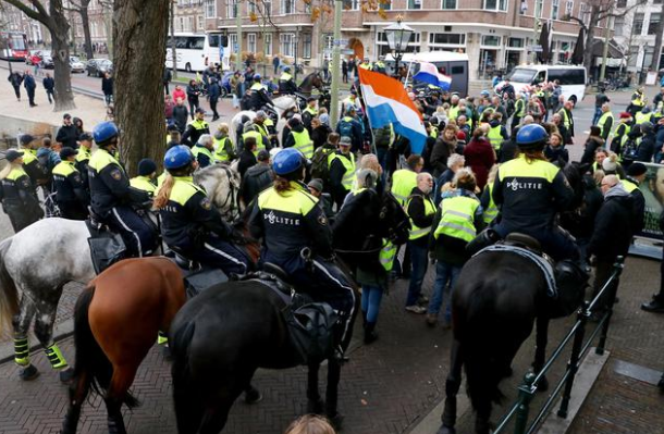 'Sarı Yelekliler' protestosu Hollanda'ya da yayıldı - Resim : 3