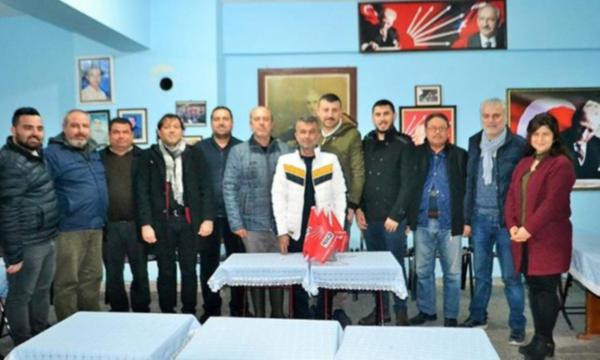 Belediye başkanı adayını beğenmeyen CHP'lilerden toplu istifa - Resim : 1