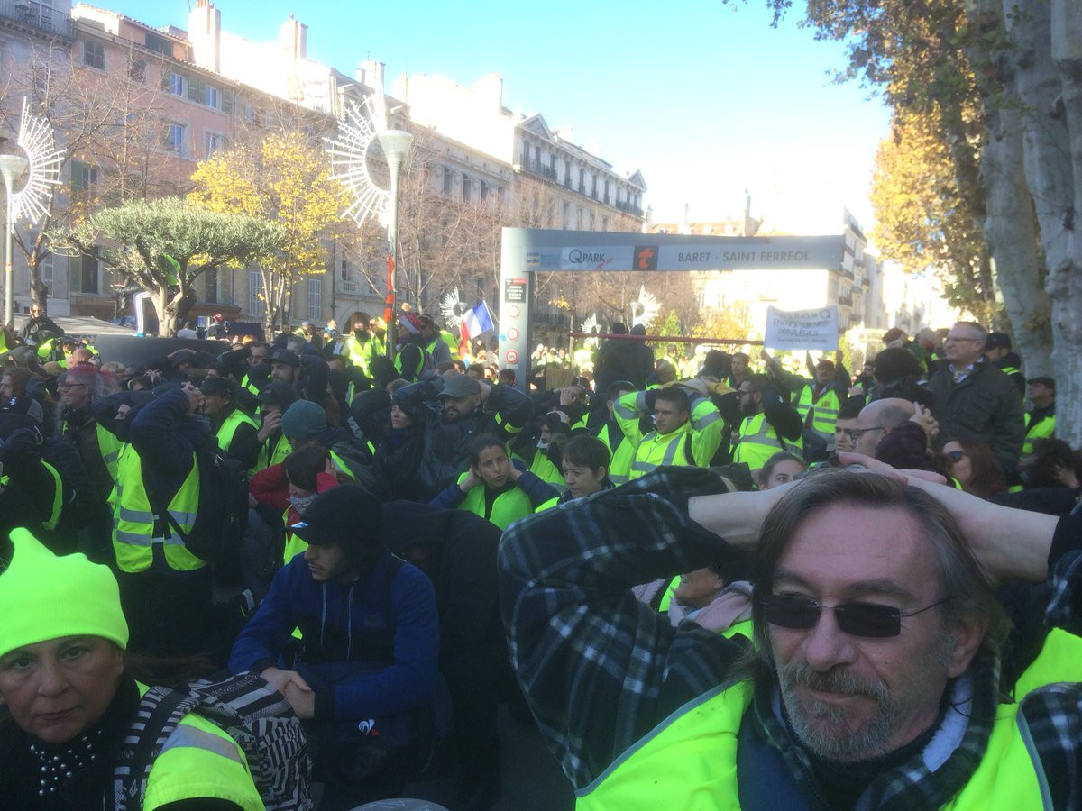 Paris'te Sarı Yelekliler sokakta: Gözaltı sayısı 700, 272 kişi tutuklandı - Resim : 4