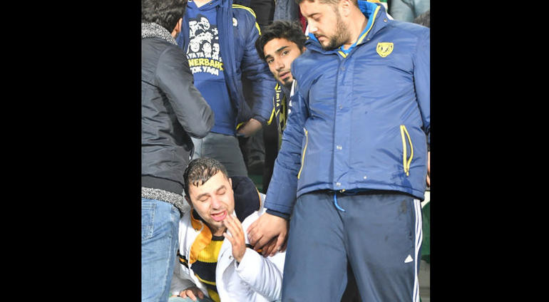 Akhisar-Fenerbahçe maçı öncesi kan aktı! - Resim : 3