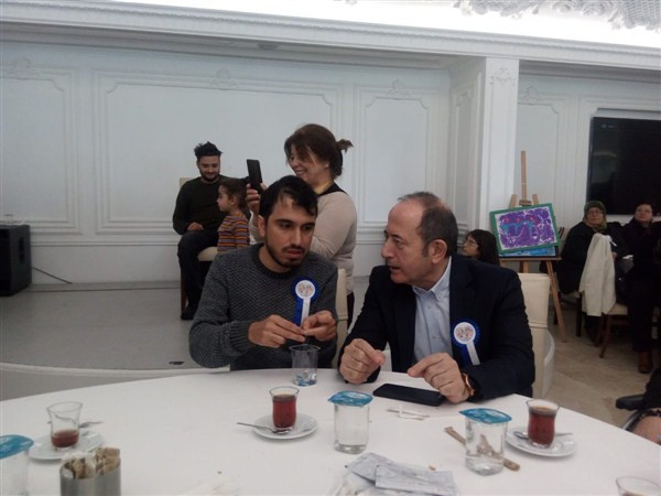 CHP'li Akif Hamzaçebi, otizmli çocuklarla bir araya geldi - Resim : 1