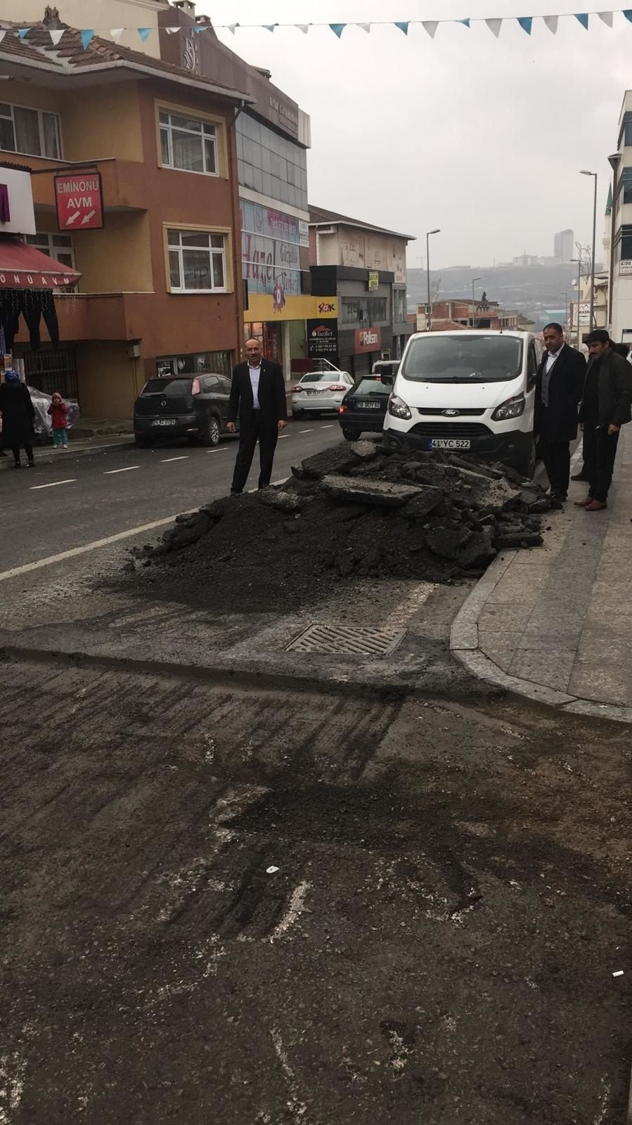 AKP'li belediyenin asfaltı bir ay dayanmadı - Resim : 1