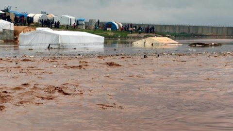 Suriye'de sel felaketi! Çadır kentler sular altında kaldı - Resim : 1