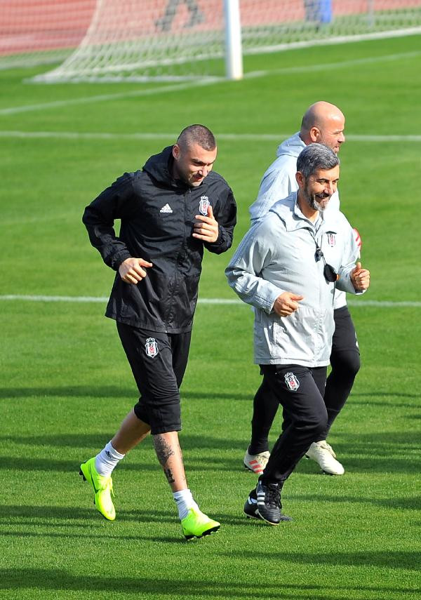 Burak Yılmaz Beşiktaş'ta ilk idmanına çıktı - Resim : 1