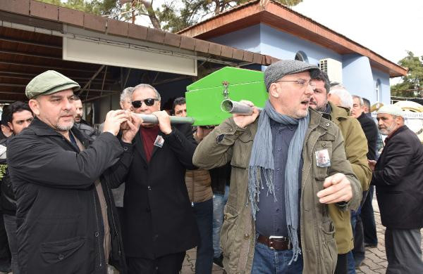 Bülent ve Ahmet Şık'ın babası Hüseyin Şık son yolculuğuna uğurlandı - Resim : 1