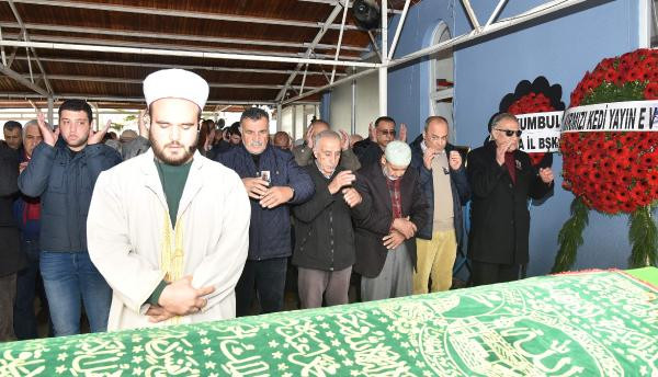 Bülent ve Ahmet Şık'ın babası Hüseyin Şık son yolculuğuna uğurlandı - Resim : 2