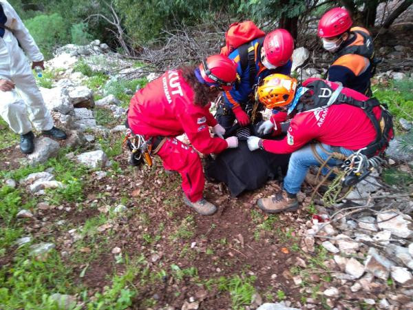 İşe giderken kayalıklardan düşerek öldü - Resim : 1