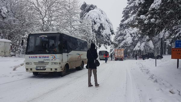 Kazdağları’nda onlarca araç mahsur kaldı - Resim : 1