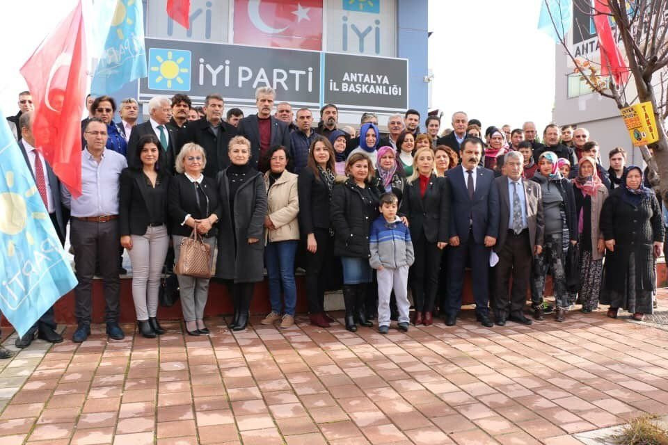 AKP'de dev istifa! Bakın hangi partiye katıldılar? - Resim : 1
