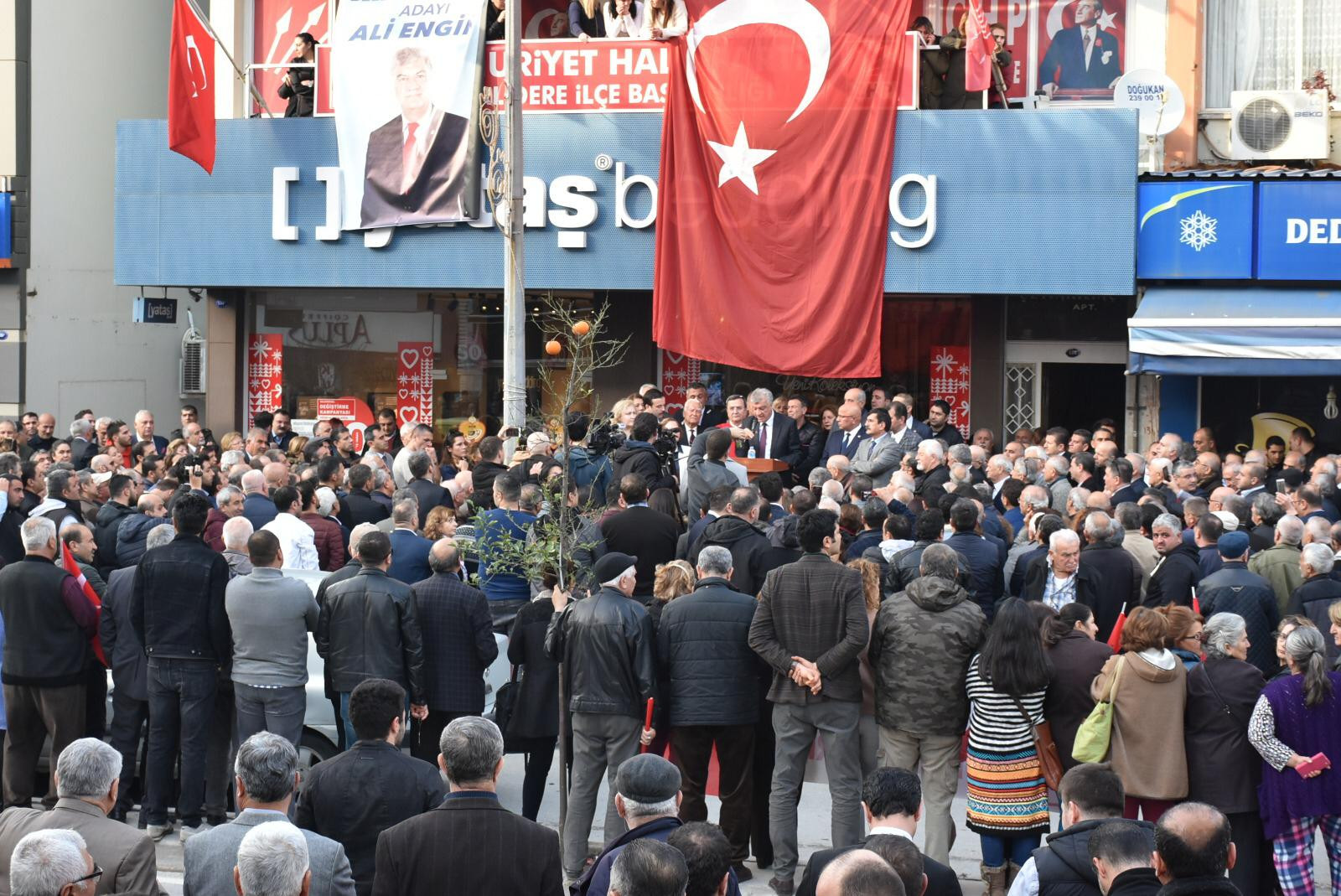 CHP'li Ali Engin'den Narlıdere'de coşkulu start - Resim : 2