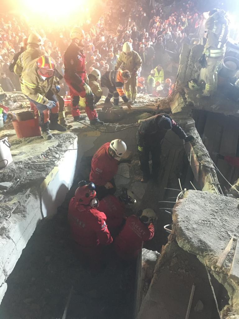 Kartal'da çöken binada kurtarma çalışmalarına AKUT da destek veriyor - Resim : 1