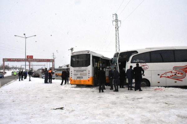 Yolcu otobüsü halk otobüsü ile çarpıştı! Çok sayıda yaralı... - Resim : 1