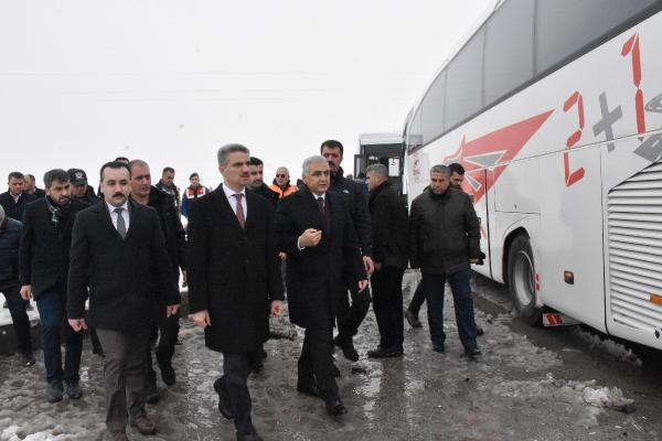 Yolcu otobüsü halk otobüsü ile çarpıştı! Çok sayıda yaralı... - Resim : 2