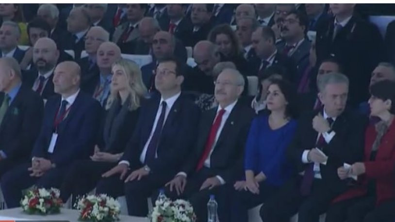 Kılıçdaroğlu 3 başkan adayının arasına oturdu
