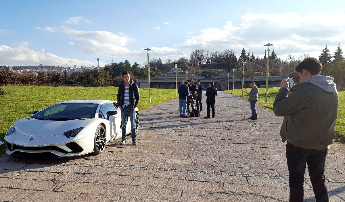 Sofuoğlu’nun Lamborghini'si Meclis’te ilgi odağı oldu - Resim : 1