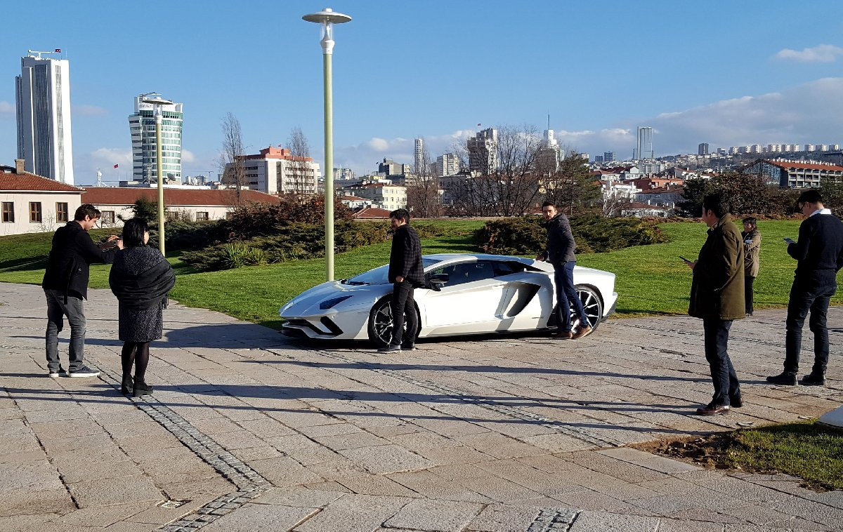 Sofuoğlu’nun Lamborghini'si Meclis’te ilgi odağı oldu - Resim : 2