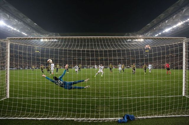 Fenerbahçe, UEFA'da Zenit karşısında avantajı kaptı - Resim : 2