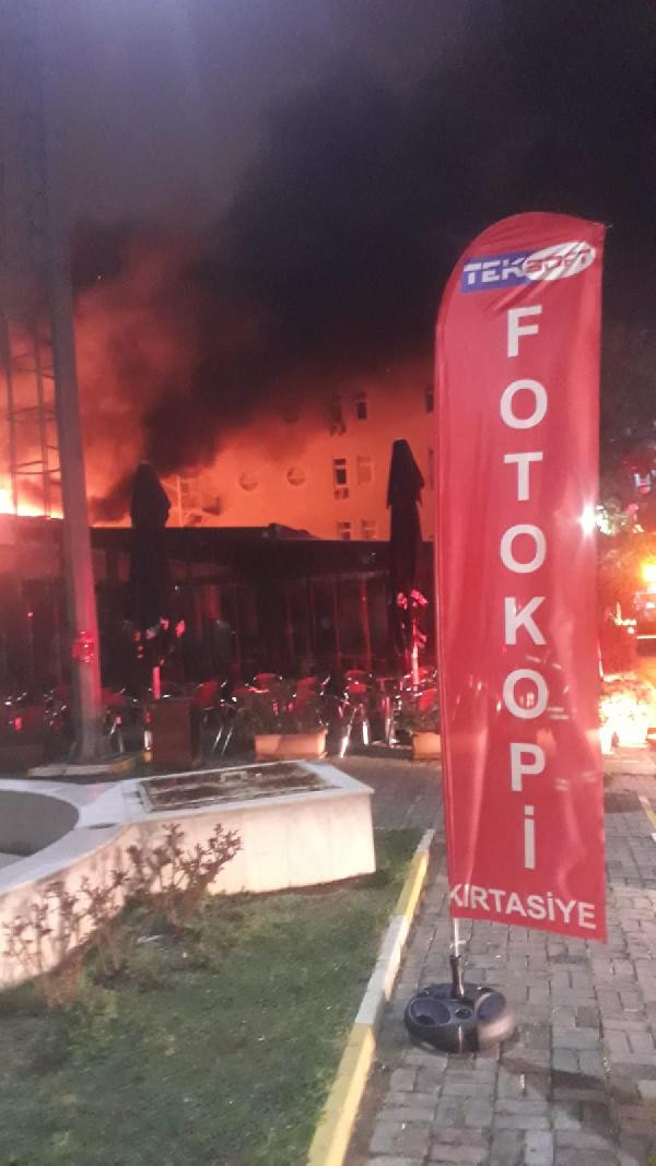 Marmara Üniversitesi'nde korkutan yangın - Resim : 1