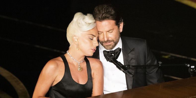 'Lady Gaga Bradley Cooper’a sırılsıklam aşık... Irina ise...' - Resim : 1
