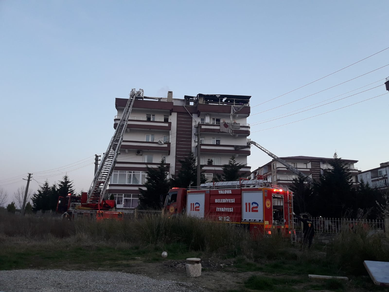 Yalova itfaiyesinden 2 araç 8 personelle müdahale - Resim : 1