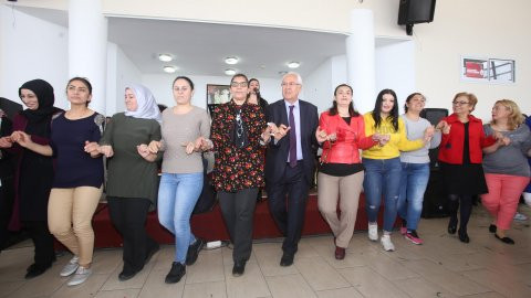 Muhittin Selvitopu, kadınların gününü kutladı - Resim : 1