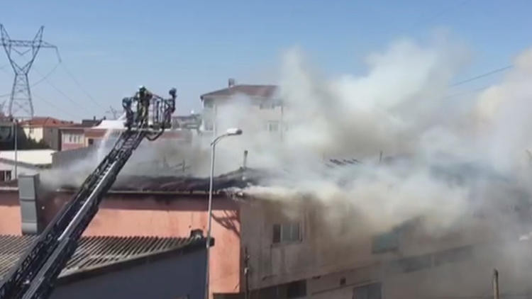 İstanbul'da korkutan yangın - Resim : 1