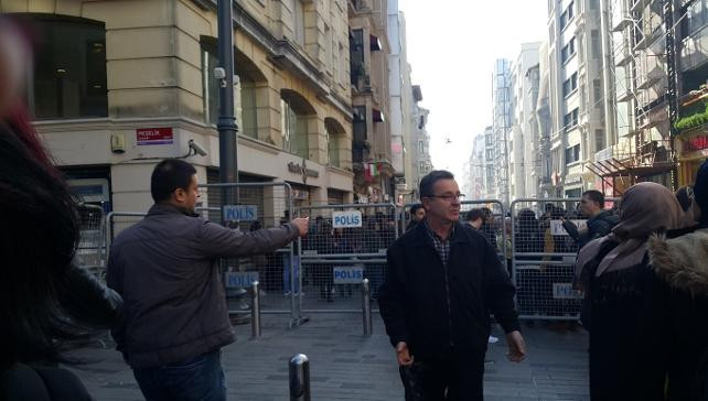 Kadın yürüyüşüne engel! İstiklal Caddesi kapatıldı - Resim : 1