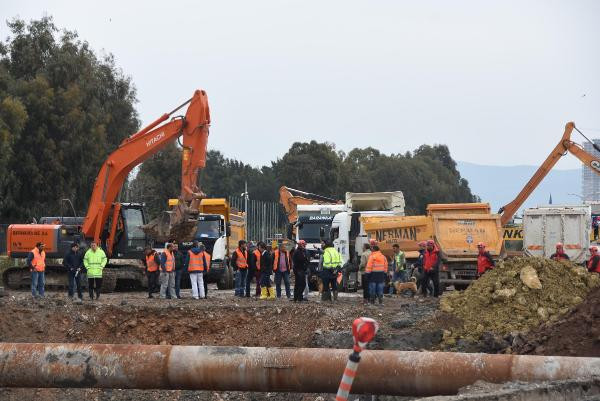 Otopark inşaatında göçük: 2 işçi enkaz altında... - Resim : 1