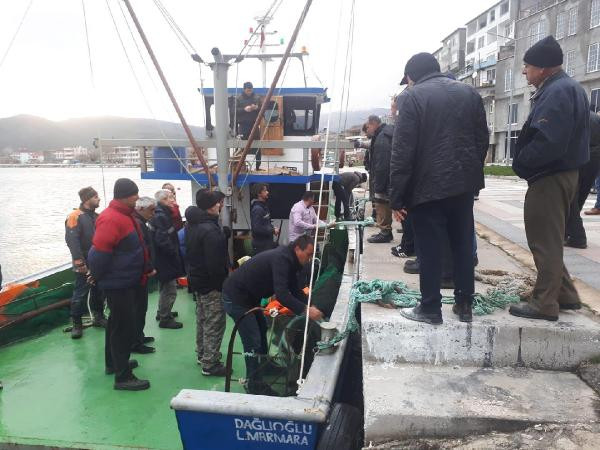 Marmara Adası'nda yük gemisi karaya oturdu - Resim : 1