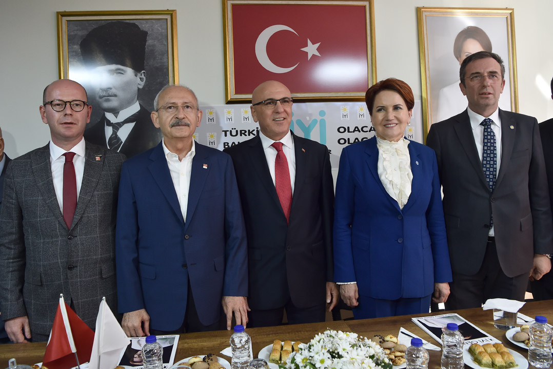 Kılıçdaroğlu, Akşener'i İYİ Parti İl Başkanlığında ziyaret etti - Resim : 1