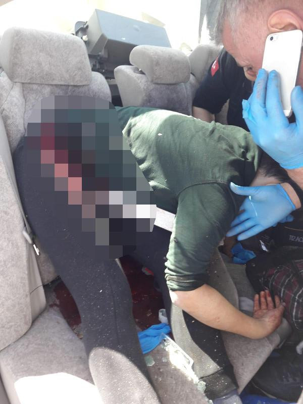 Trabzon'da feci kaza! Bariyer aracın içindeki çocuğa saplandı - Resim : 2