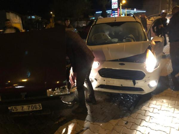 Mitinge giden AKP'li belediye başkanı kaza yaptı - Resim : 1