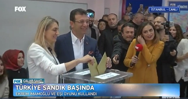 Ekrem İmamoğlu eşini bekleyip oyunu kullandı - Resim : 5