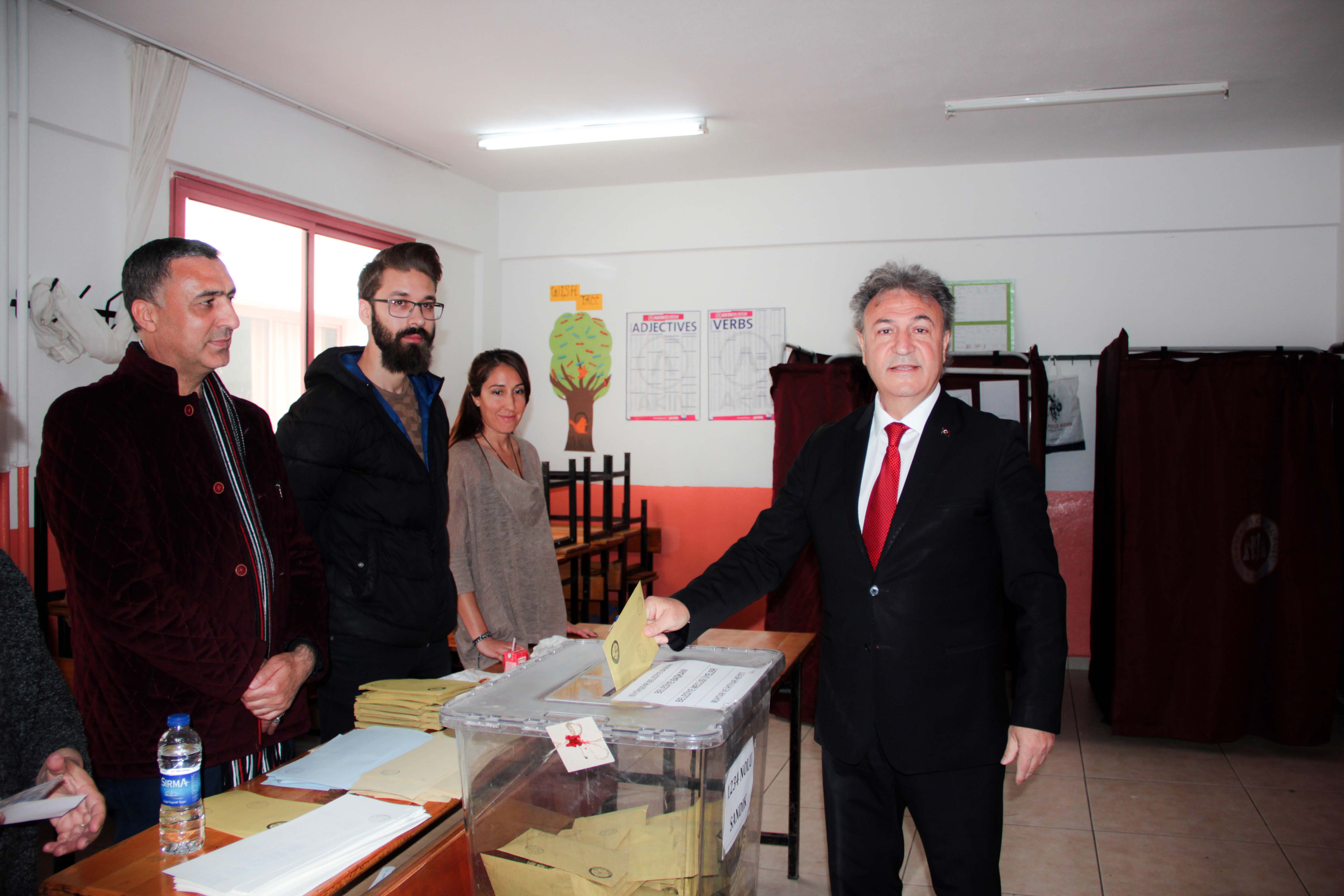 İzmir'de sandık mesaisi: Siyasilerden önemli mesajlar - Resim : 9