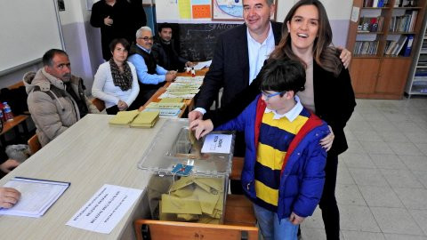 İzmir'de sandık mesaisi: Siyasilerden önemli mesajlar - Resim : 8