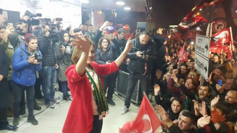 CHP, Fatma Kaplan Hürriyet ile İzmit Belediyesi'ni kazandı