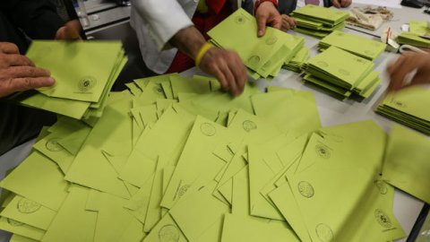 Bazı zarflarda 'Milletvekilleri Seçimi' yazması hakkında seçim kurulundan karar