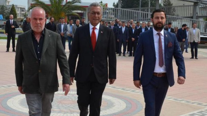 Torbalı'da CHP'li İsmail Uygur mazbatasını aldı