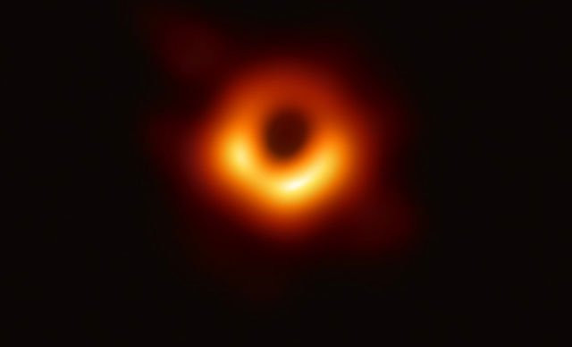 Bilim insanları açıkladı: İlk kez bir kara deliğin fotoğrafı çekildi! - Resim : 1