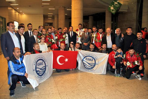 Şampiyon güreşçiler Ankara'da - Resim : 1