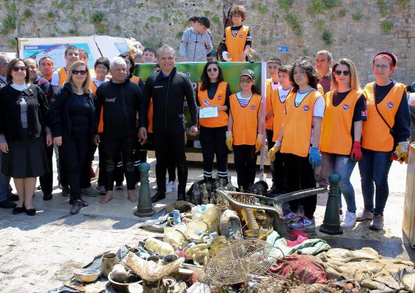 Antalya'da deniz dibinde temizlik - Resim : 1