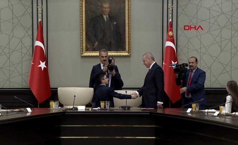 Erdoğan'ın koltuğunu devrettiği küçük Ozan'dan Kılıçdaroğlu sorusu - Resim : 1