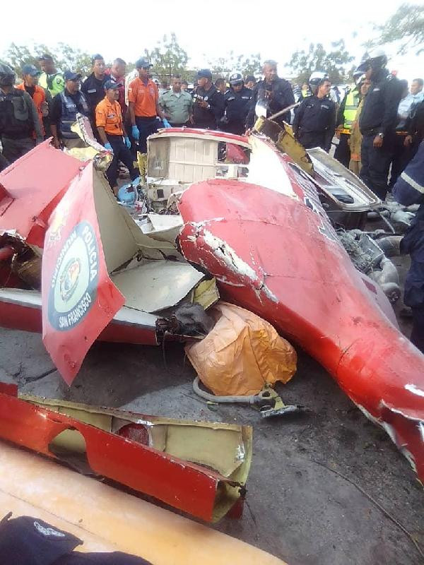 Venezuela’da polis helikopteri düştü: General ve pilot öldü - Resim : 1