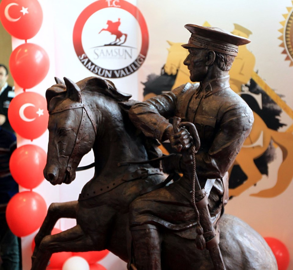 500 kilo çikolatadan Atatürk heykeli - Resim : 2