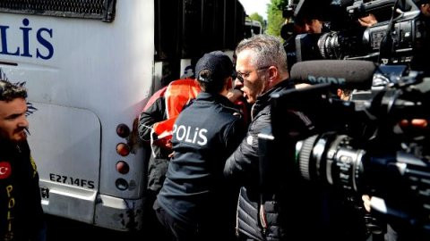 Beşiktaş'tan Taksim'e yürümek isteyen gruba gözaltı