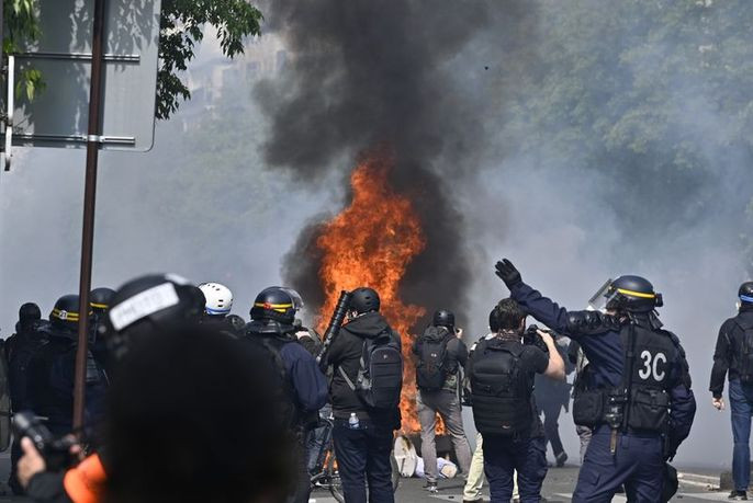 Fransa'da 1 Mayıs gösterilerinde gerginlik - Resim : 1