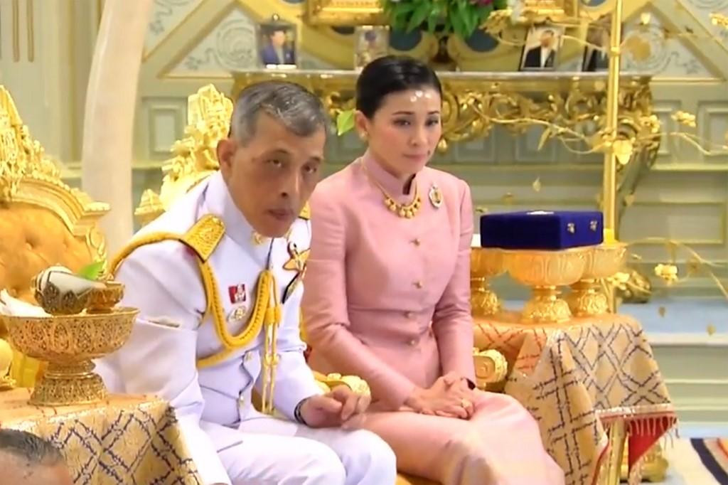 Tayland kralı generali ile evlendi - Resim : 1